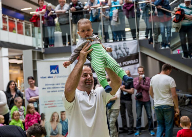 Preteky lezúňov v nákupnom centre OC MAX Trenčín - fotografia č. 1