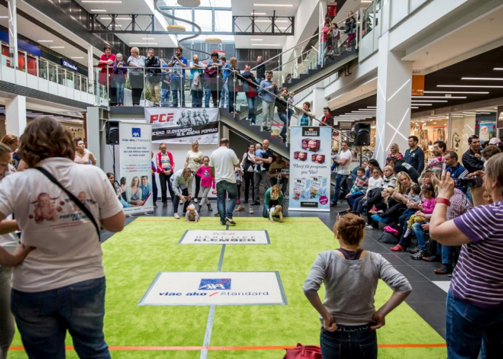 Preteky lezúňov v nákupnom centre OC MAX Trenčín - fotografia č. 1