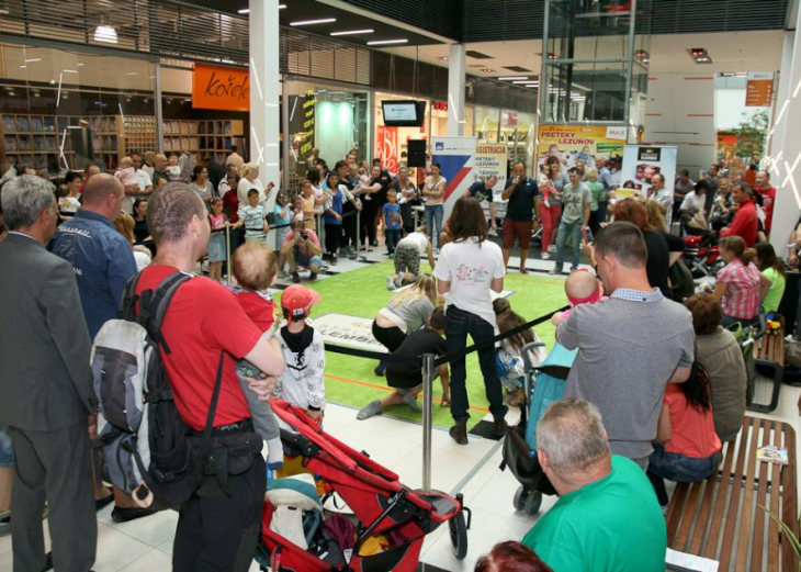 Preteky lezúňov v nákupnom centre OC MAX Trenčín - fotografia č. 1