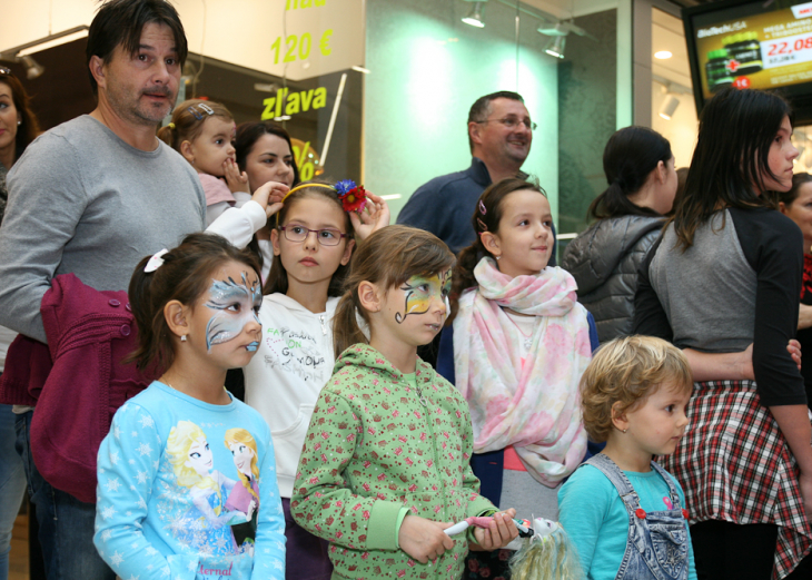 Maxi párty bábik - FOTOGALÉRIA v nákupnom centre OC MAX Trenčín - fotografia č. 1