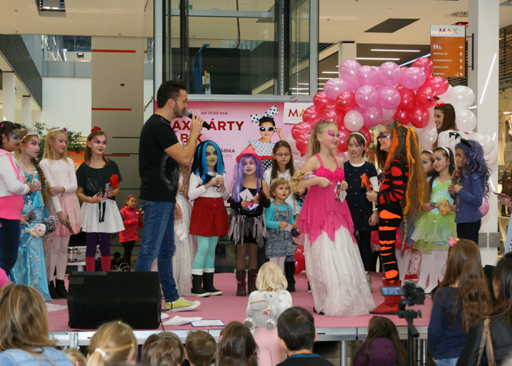 Maxi párty bábik - FOTOGALÉRIA v nákupnom centre OC MAX Trenčín - fotografia č. 1