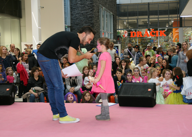 Maxi párty bábik - FOTOGALÉRIA v nákupnom centre OC MAX Trenčín - fotografia č. 1