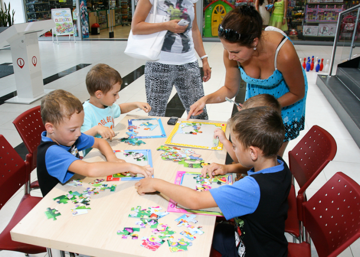 Súťaž v stavaní puzzle v nákupnom centre OC MAX Trenčín - fotografia č. 1