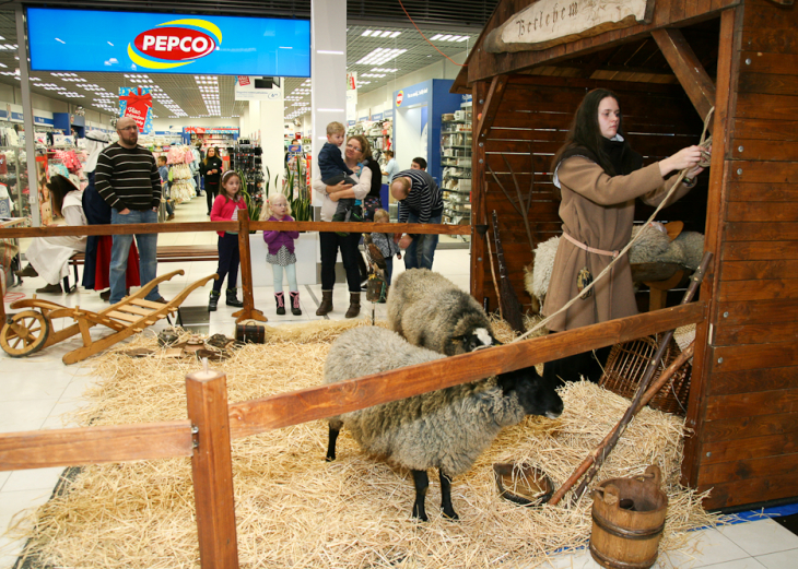 ŽIVÝ STREDOVEKÝ BETLEHEM - FOTOGALÉRIA v nákupnom centre OC MAX Trenčín - fotografia č. 1