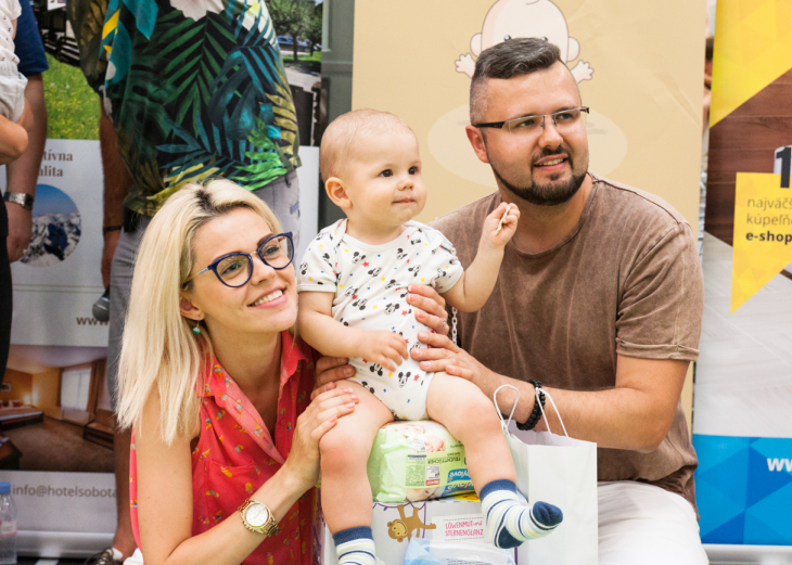 FOTOGALÉRIA Z AKCIE PRETEKY LEZÚŇOV v nákupnom centre OC MAX Trenčín - fotografia č. 1